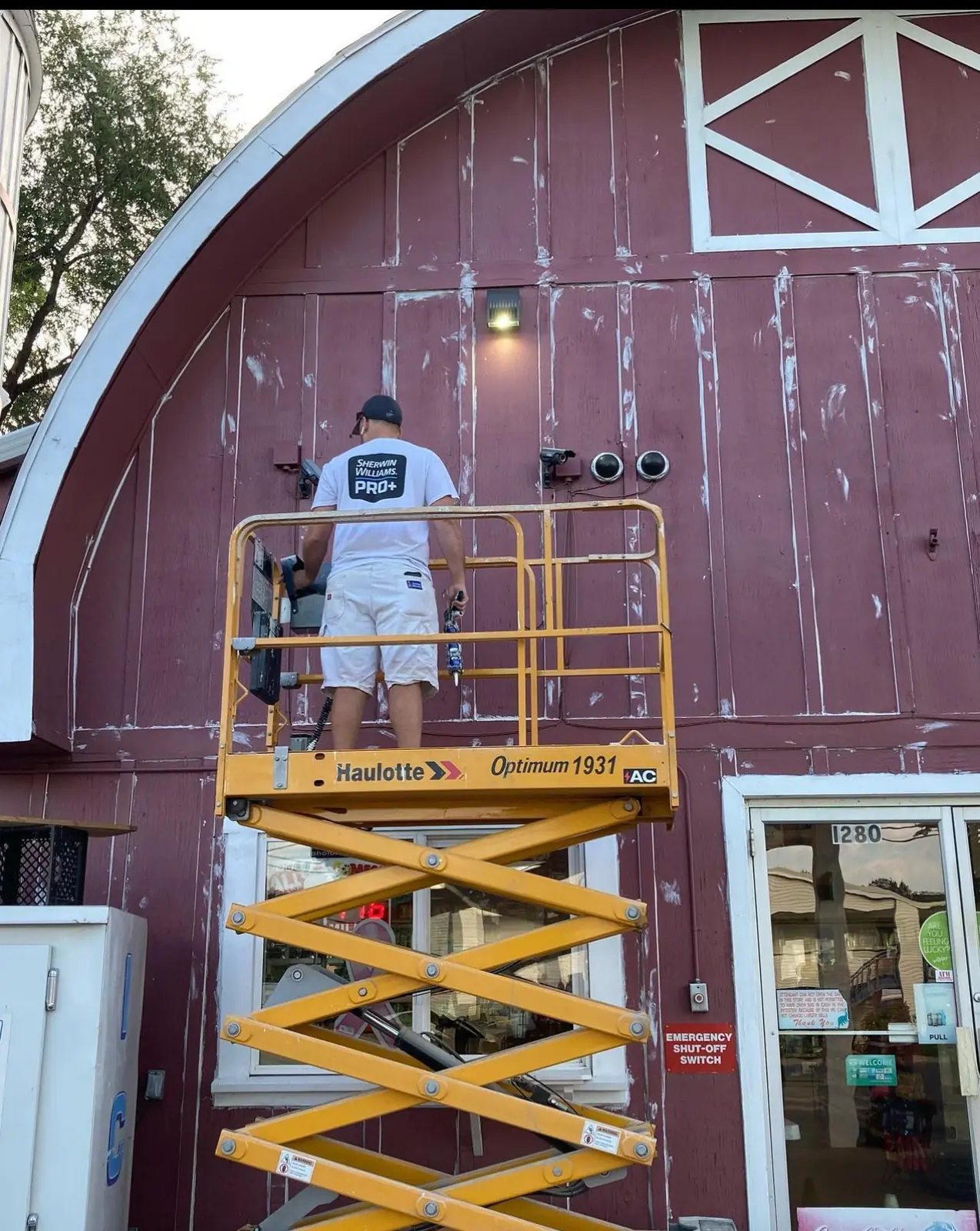 Commercial repaint of Bo's Barn Sinclair station in Weiser, ID by Glenn Painting Co