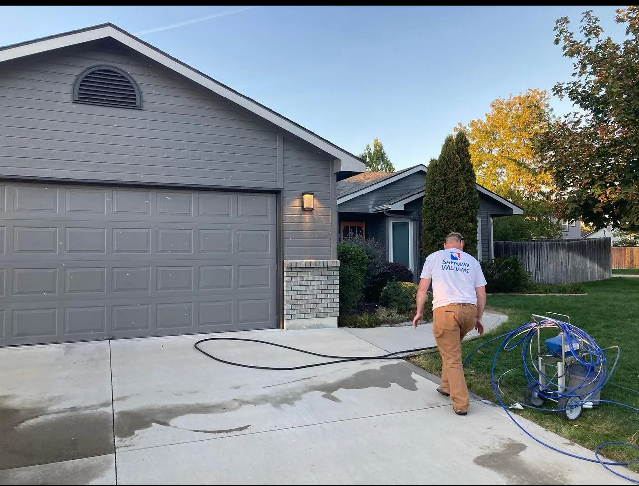 Exterior gray finished sherwin williams by Glenn Painting Co